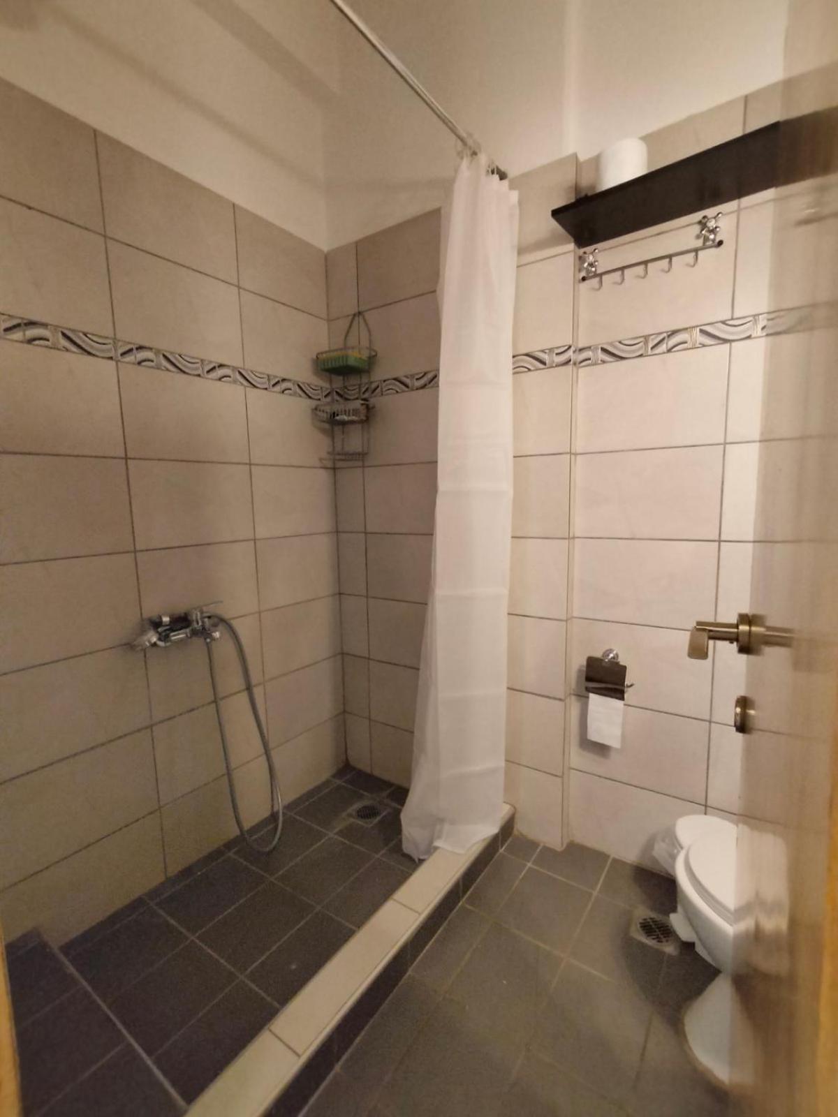Elegant Central Apartment In Volos Luaran gambar